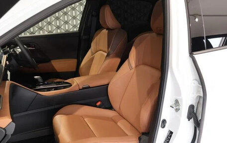Toyota Crown, 2024 год, 6 090 099 рублей, 15 фотография