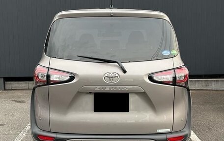 Toyota Sienta II, 2022 год, 1 078 000 рублей, 5 фотография