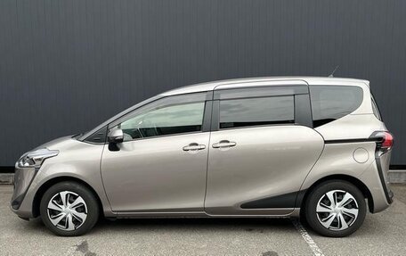 Toyota Sienta II, 2022 год, 1 078 000 рублей, 8 фотография