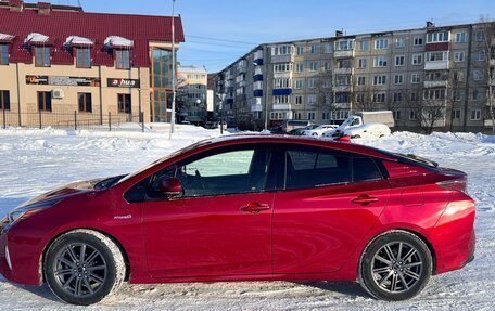 Toyota Prius IV XW50, 2016 год, 1 450 000 рублей, 5 фотография