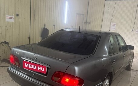 Mercedes-Benz E-Класс, 1997 год, 220 000 рублей, 1 фотография