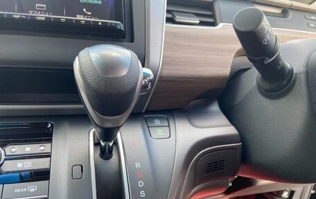 Honda Freed II, 2022 год, 1 820 000 рублей, 10 фотография