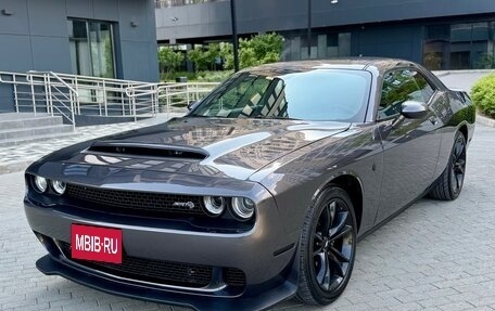 Dodge Challenger III рестайлинг 2, 2017 год, 2 990 000 рублей, 1 фотография