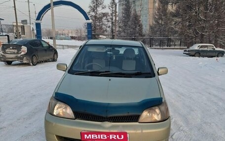 Toyota Platz, 2001 год, 320 000 рублей, 1 фотография