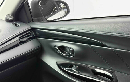 Toyota Yaris XP150 рестайлинг, 2022 год, 1 450 000 рублей, 13 фотография