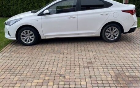 Hyundai Solaris II рестайлинг, 2021 год, 1 390 000 рублей, 1 фотография