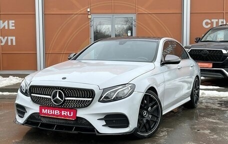 Mercedes-Benz E-Класс, 2018 год, 1 990 000 рублей, 1 фотография