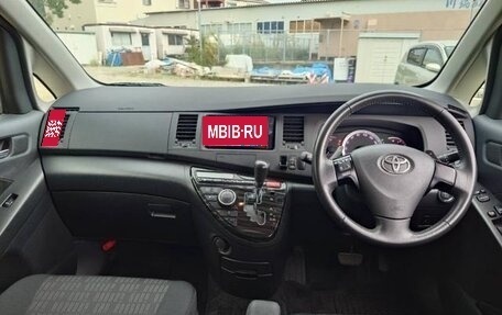 Toyota ISis I, 2013 год, 940 000 рублей, 13 фотография