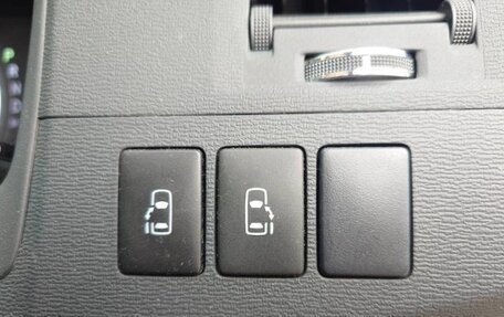 Toyota ISis I, 2013 год, 940 000 рублей, 16 фотография