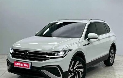 Volkswagen Tiguan II, 2023 год, 2 100 000 рублей, 1 фотография