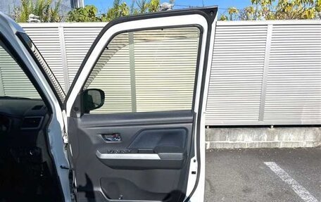 Toyota Roomy I, 2023 год, 770 000 рублей, 13 фотография