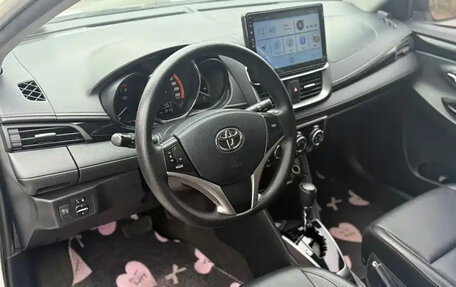 Toyota Yaris XP150 рестайлинг, 2022 год, 1 000 000 рублей, 8 фотография