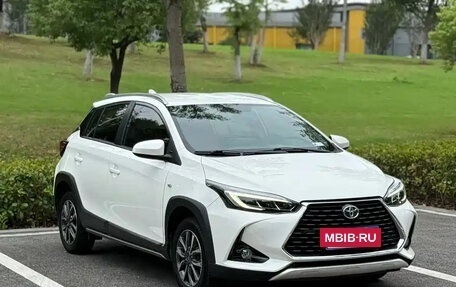 Toyota Yaris XP150 рестайлинг, 2022 год, 1 000 000 рублей, 3 фотография