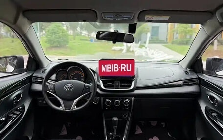 Toyota Yaris XP150 рестайлинг, 2022 год, 1 000 000 рублей, 7 фотография