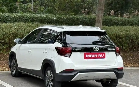 Toyota Yaris XP150 рестайлинг, 2022 год, 1 000 000 рублей, 4 фотография