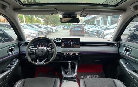 Honda Vezel, 2024 год, 1 980 000 рублей, 11 фотография