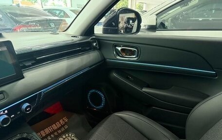 Honda Vezel, 2024 год, 1 980 000 рублей, 19 фотография