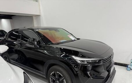 Honda Vezel, 2024 год, 1 980 000 рублей, 32 фотография