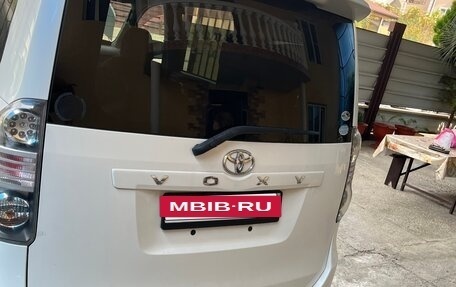 Toyota Voxy II, 2008 год, 800 000 рублей, 2 фотография