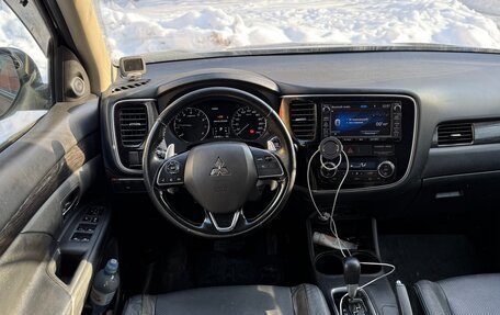 Mitsubishi Outlander III рестайлинг 3, 2015 год, 1 600 000 рублей, 5 фотография