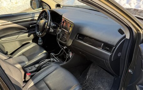 Mitsubishi Outlander III рестайлинг 3, 2015 год, 1 600 000 рублей, 11 фотография