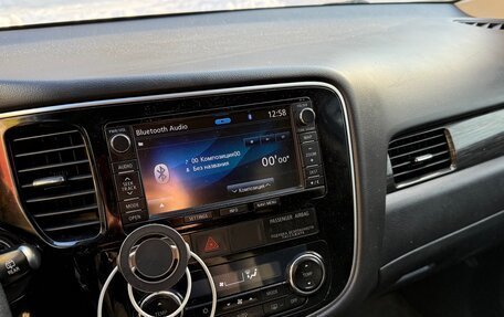 Mitsubishi Outlander III рестайлинг 3, 2015 год, 1 600 000 рублей, 10 фотография