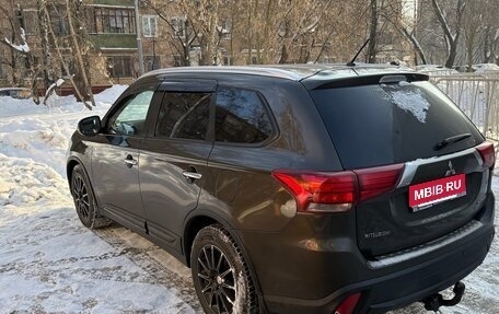 Mitsubishi Outlander III рестайлинг 3, 2015 год, 1 600 000 рублей, 3 фотография