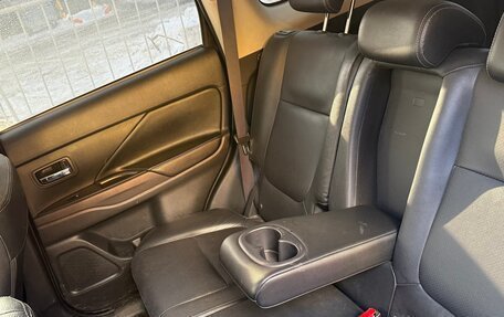 Mitsubishi Outlander III рестайлинг 3, 2015 год, 1 600 000 рублей, 14 фотография