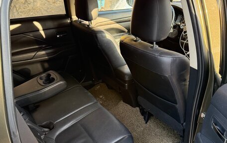 Mitsubishi Outlander III рестайлинг 3, 2015 год, 1 600 000 рублей, 13 фотография