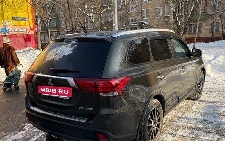 Mitsubishi Outlander III рестайлинг 3, 2015 год, 1 600 000 рублей, 2 фотография