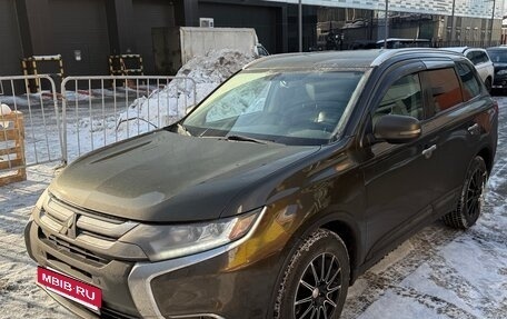 Mitsubishi Outlander III рестайлинг 3, 2015 год, 1 600 000 рублей, 4 фотография
