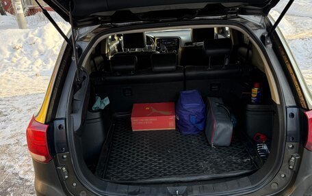 Mitsubishi Outlander III рестайлинг 3, 2015 год, 1 600 000 рублей, 17 фотография