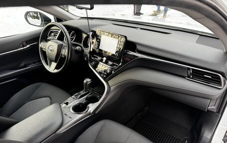 Toyota Camry, 2021 год, 2 850 000 рублей, 11 фотография