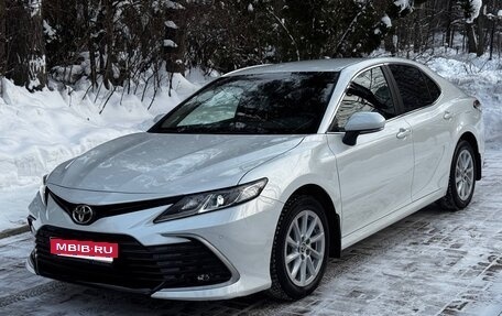 Toyota Camry, 2021 год, 2 850 000 рублей, 2 фотография
