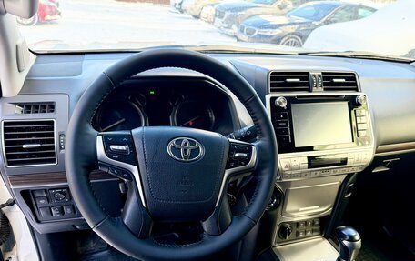 Toyota Land Cruiser Prado 150 рестайлинг 2, 2017 год, 4 500 000 рублей, 11 фотография