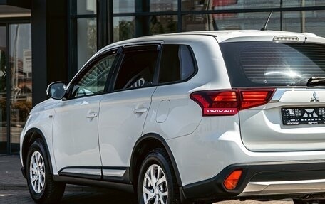 Mitsubishi Outlander III рестайлинг 3, 2018 год, 1 965 000 рублей, 8 фотография