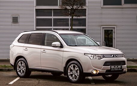 Mitsubishi Outlander III рестайлинг 3, 2014 год, 1 155 000 рублей, 3 фотография