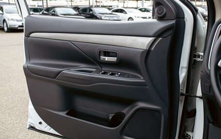 Mitsubishi Outlander III рестайлинг 3, 2014 год, 1 155 000 рублей, 12 фотография