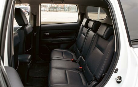 Mitsubishi Outlander III рестайлинг 3, 2014 год, 1 155 000 рублей, 16 фотография