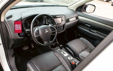 Mitsubishi Outlander III рестайлинг 3, 2014 год, 1 155 000 рублей, 13 фотография