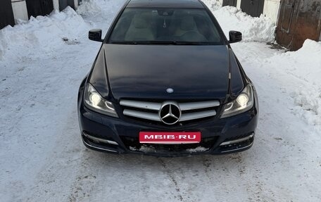 Mercedes-Benz C-Класс, 2011 год, 1 300 000 рублей, 1 фотография