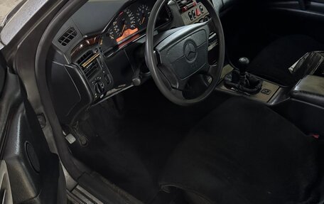 Mercedes-Benz E-Класс, 1997 год, 220 000 рублей, 5 фотография