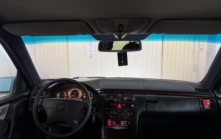 Mercedes-Benz E-Класс, 1997 год, 220 000 рублей, 7 фотография