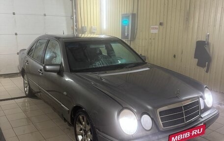 Mercedes-Benz E-Класс, 1997 год, 220 000 рублей, 4 фотография