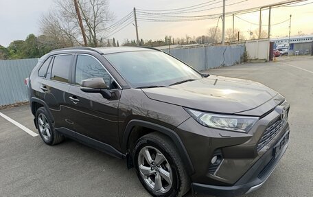 Toyota RAV4, 2021 год, 2 950 000 рублей, 3 фотография