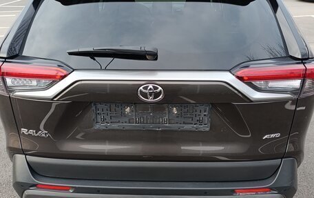 Toyota RAV4, 2021 год, 2 950 000 рублей, 6 фотография