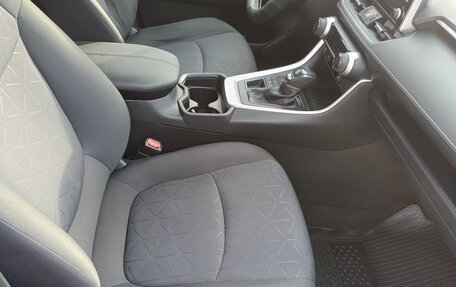 Toyota RAV4, 2021 год, 2 950 000 рублей, 9 фотография