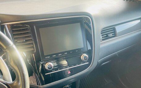 Mitsubishi Outlander III рестайлинг 3, 2020 год, 2 600 000 рублей, 10 фотография