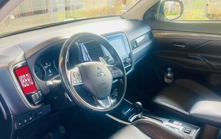 Mitsubishi Outlander III рестайлинг 3, 2020 год, 2 600 000 рублей, 7 фотография