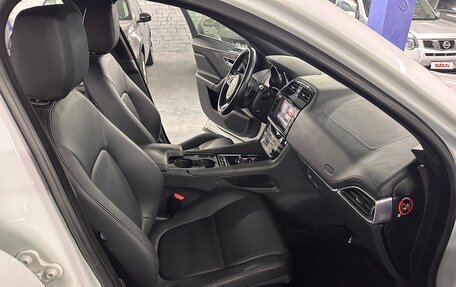 Jaguar F-Pace, 2016 год, 2 175 000 рублей, 21 фотография